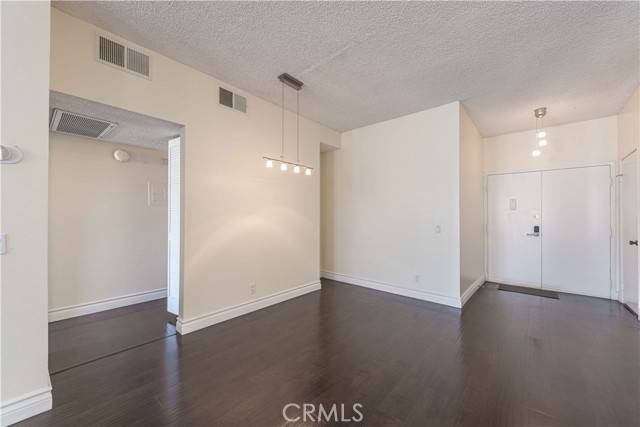 Sherman Oaks, CA 91403,4705 Kester Avenue #212