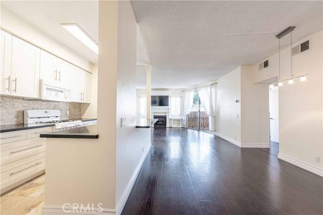 Sherman Oaks, CA 91403,4705 Kester Avenue #212