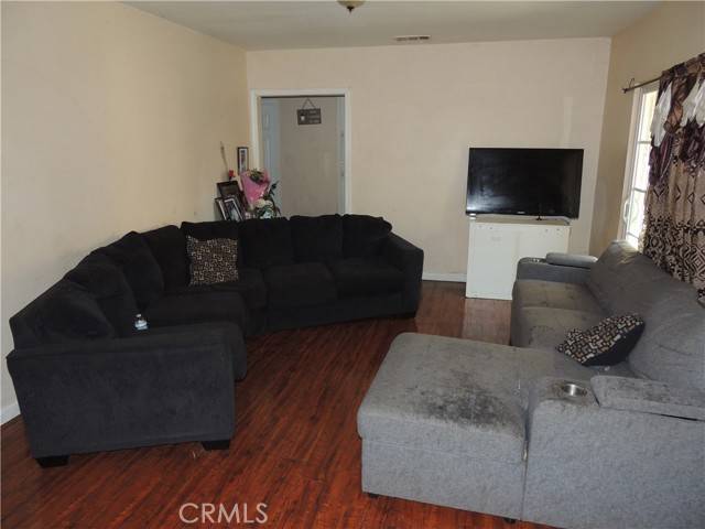 Reseda, CA 91335,6830 Aura Avenue