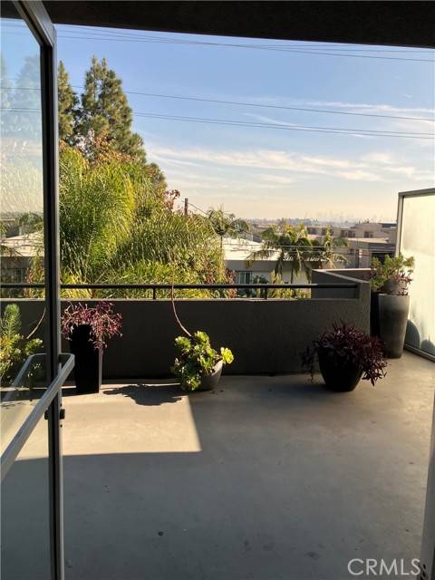 Los Angeles, CA 90069,939 PALM Avenue #313