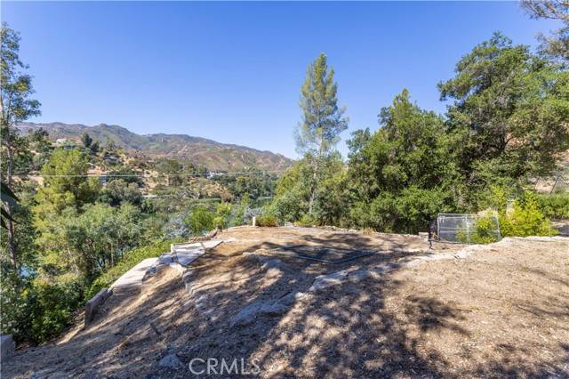 Agoura Hills, CA 91301,2229 Pinecrest