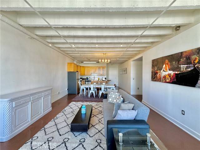Los Angeles, CA 90013,312 W 5th Street #323