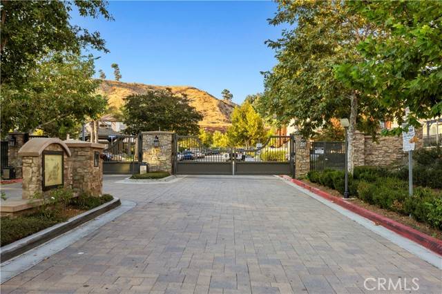 Saugus, CA 91350,22075 Barrington Way