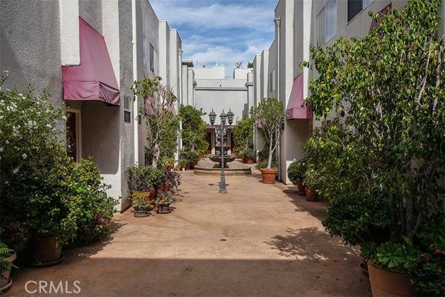 Sherman Oaks, CA 91403,14631 Dickens Street #8