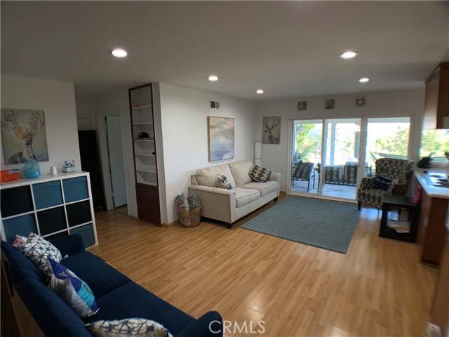 West Hills, CA 91307,6422 Ellenview Avenue