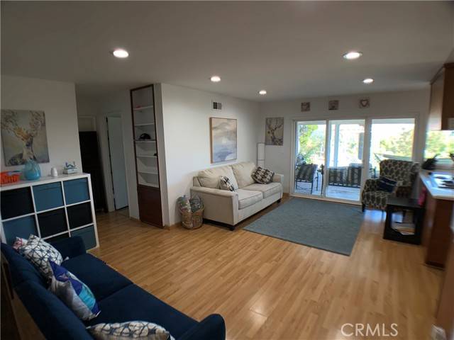 West Hills, CA 91307,6422 Ellenview Avenue