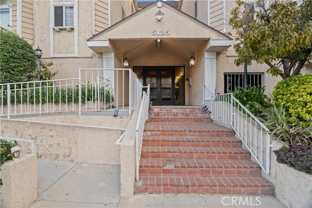 Encino, CA 91316,5135 Zelzah Avenue #201