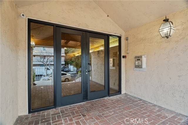 Encino, CA 91316,5135 Zelzah Avenue #201