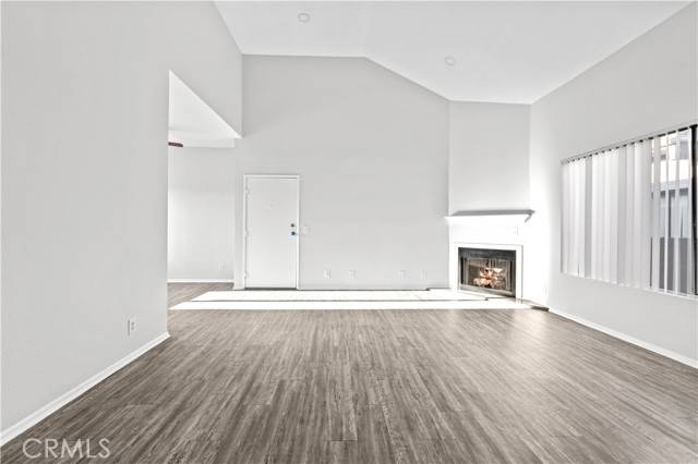 Burbank, CA 91505,711 N Hollywood Way