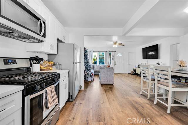 Canoga Park, CA 91303,22137 Gault Street