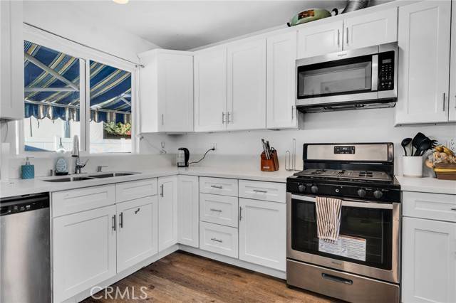 Canoga Park, CA 91303,22137 Gault Street