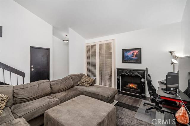 Woodland Hills, CA 91367,6121 Shoup Avenue #34