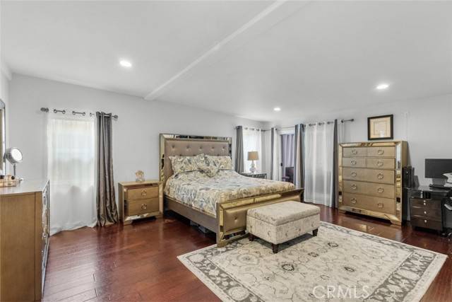 Sherman Oaks, CA 91423,4216 Greenbush Avenue