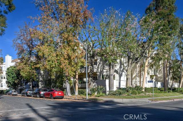 Sherman Oaks, CA 91401,5420 Sylmar Avenue #202