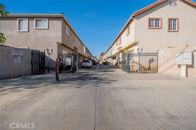 North Hills, CA 91343,9427 Noble Avenue #103