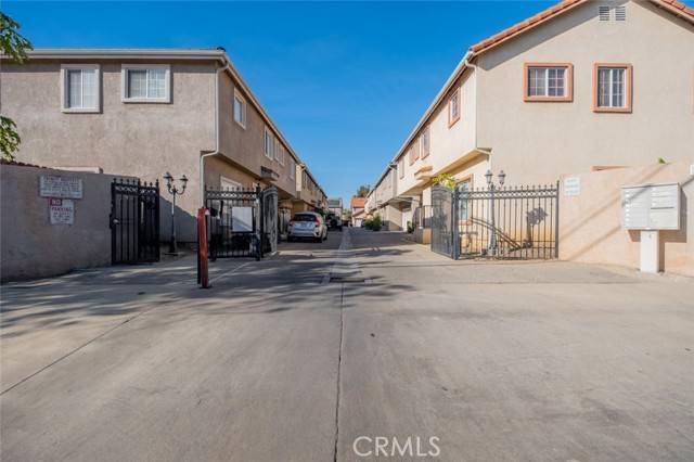 North Hills, CA 91343,9427 Noble Avenue #103