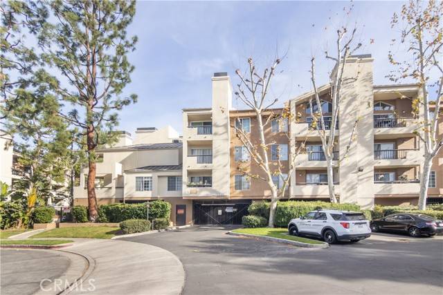 Woodland Hills, CA 91367,5500 Owensmouth Avenue #216