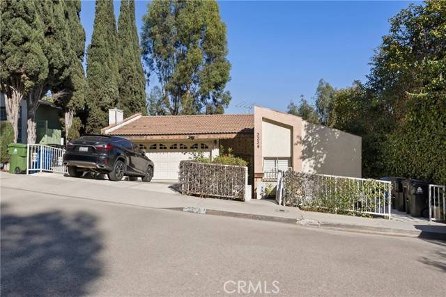 Hollywood Hills East, CA 90068,3334 Oak Glen Drive