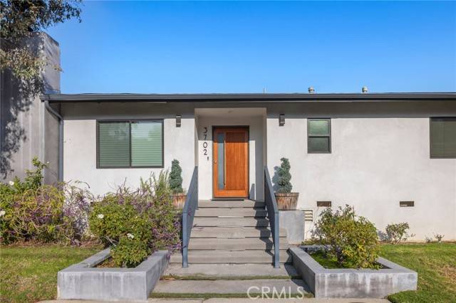 Studio City, CA 91604,3702 Willowcrest Avenue