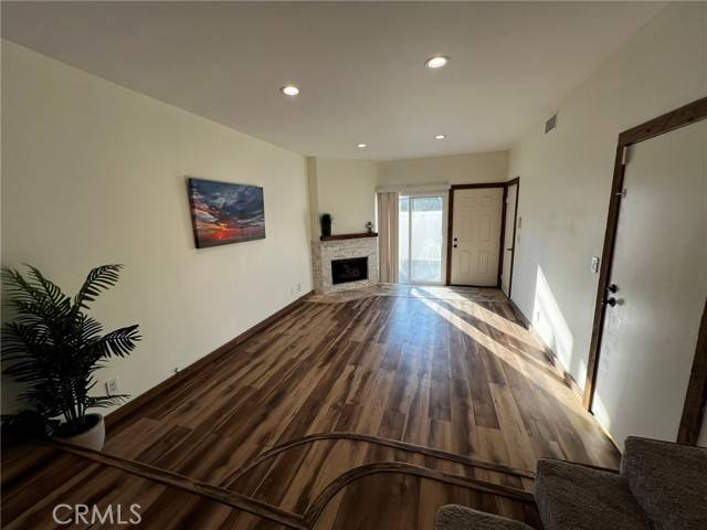 Woodland Hills, CA 91364,22865 Del Valle Street #1