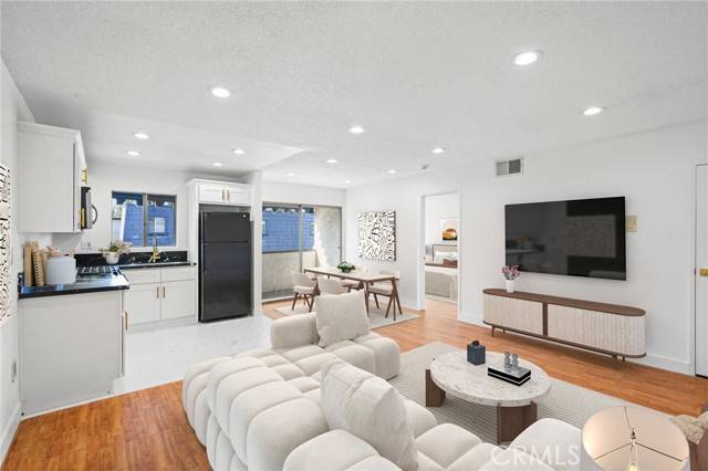 Tarzana, CA 91356,18530 Hatteras #333