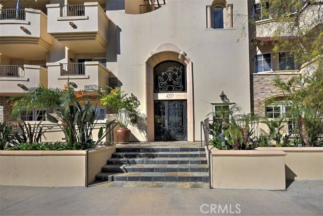 Studio City, CA 91604,4237 Longridge Avenue #403