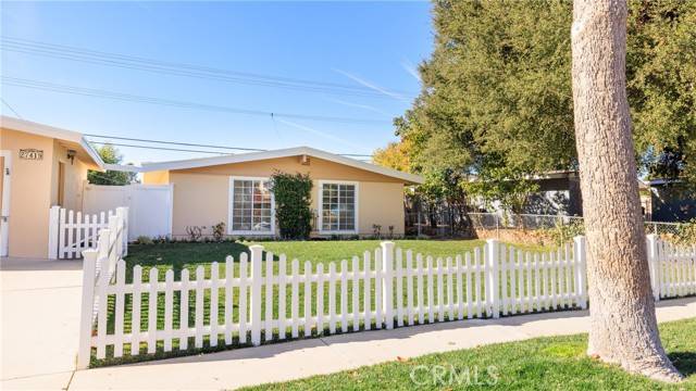 Saugus, CA 91350,27419 Santa Clarita Road