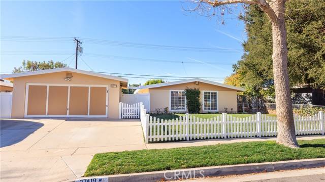 Saugus, CA 91350,27419 Santa Clarita Road