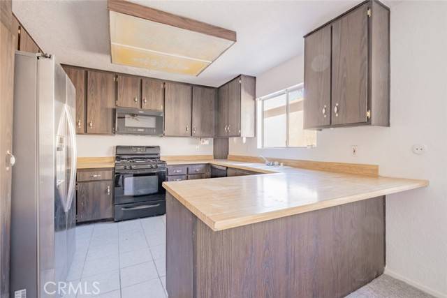 Canoga Park, CA 91304,21017 Gresham Street #16