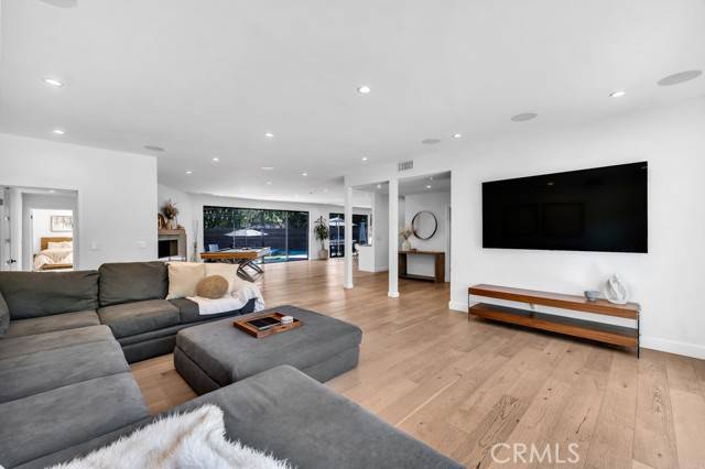 Encino, CA 91316,18164 Chardon Circle
