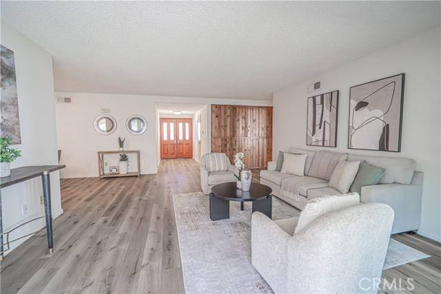Newhall, CA 91321,26478 Fairway Circle