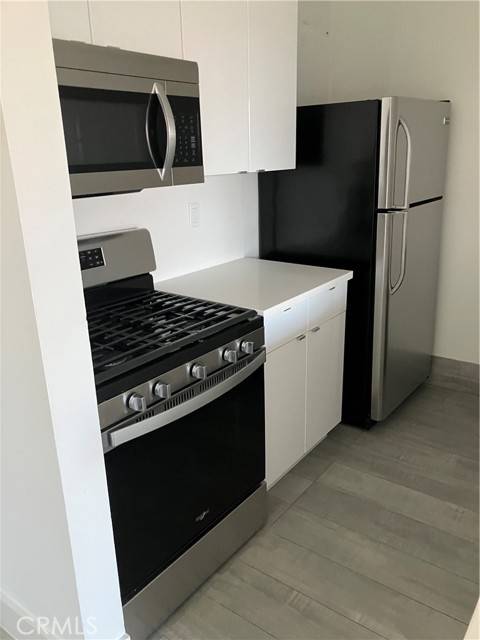 Los Angeles, CA 90048,8811 Burton Way #320