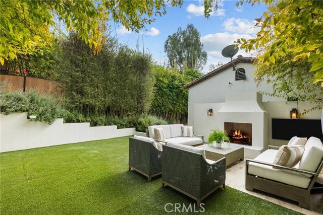 Los Angeles, CA 90039,2344 Ewing Street