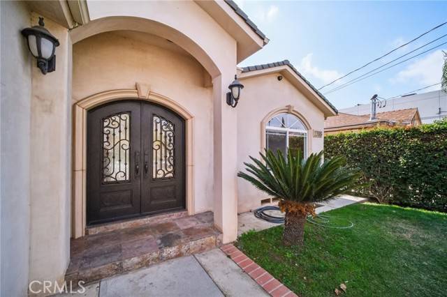 Van Nuys, CA 91401,13816 Bessemer Street