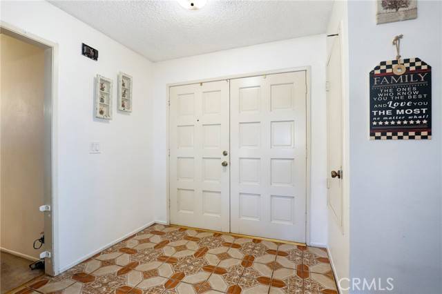 Ridgecrest, CA 93555,913 N Sierra View Street