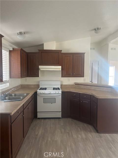 Van Nuys, CA 91405,7560 Woodman #4