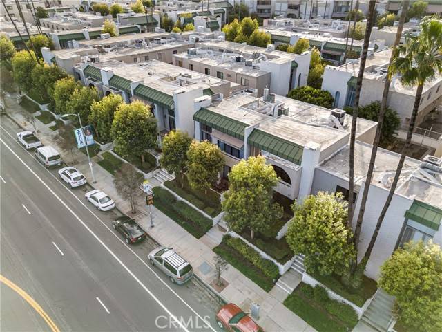 Encino, CA 91316,5365 White Oak Avenue #B