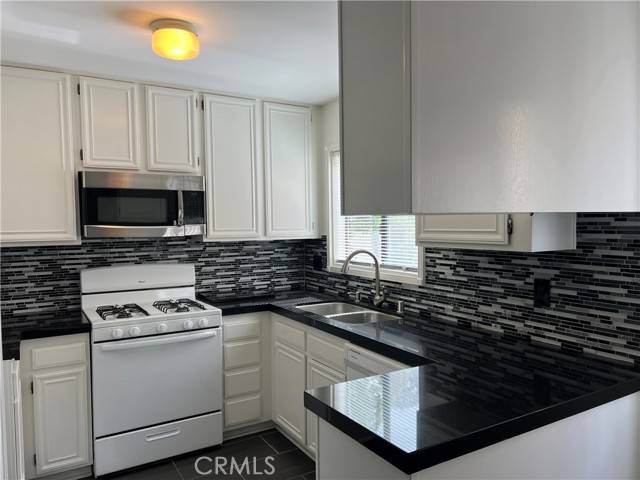 Van Nuys, CA 91405,7422 Hazeltine Avenue #7