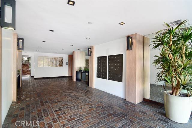 West Hollywood, CA 90069,720 Huntley Drive #212