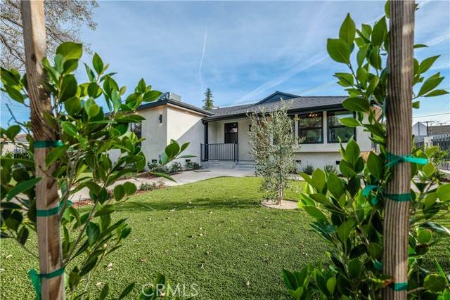 Tarzana, CA 91356,18848 Collins Street