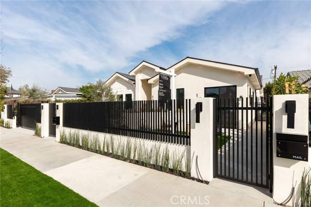 Valley Village, CA 91607,5206 Beeman Avenue