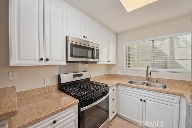 Woodland Hills, CA 91367,5520 Owensmouth Avenue #315