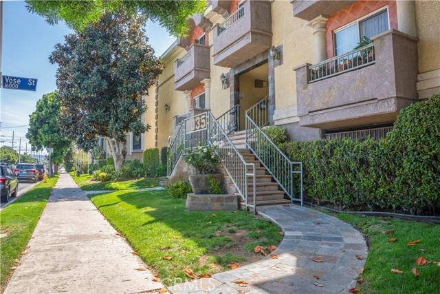 Van Nuys, CA 91406,7035 Woodley Avenue #115