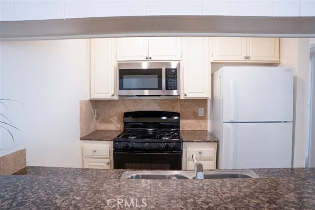 Van Nuys, CA 91406,7035 Woodley Avenue #115