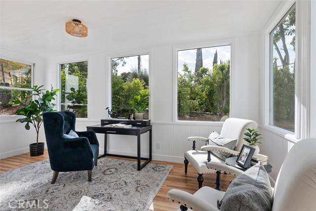 Woodland Hills, CA 91364,22620 Macfarlane Drive