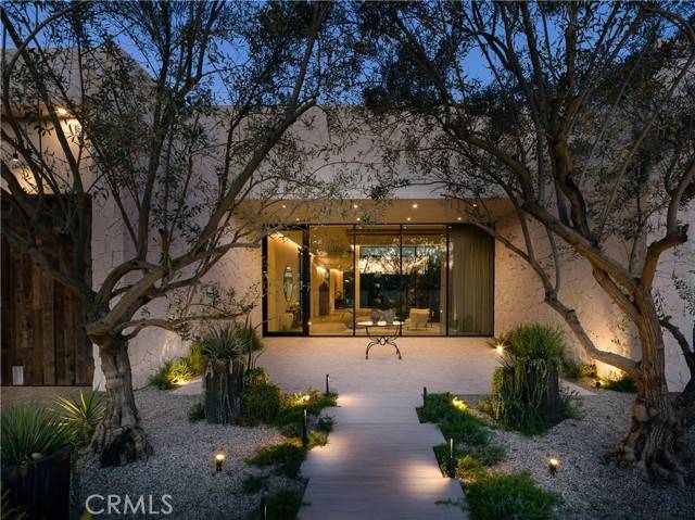 Woodland Hills, CA 91367,5824 Manton Avenue