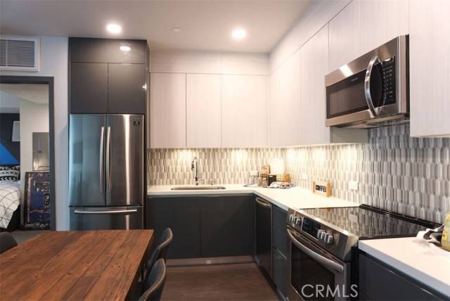 Northridge, CA 91325,9131 Darby Avenue #419