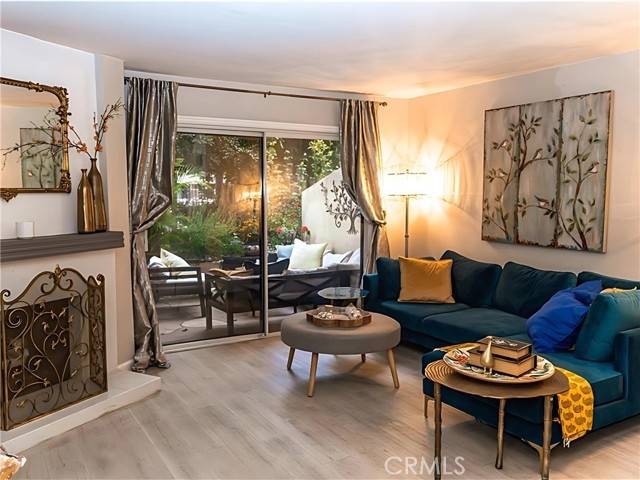 Woodland Hills, CA 91367,5760 Owensmouth Avenue #19