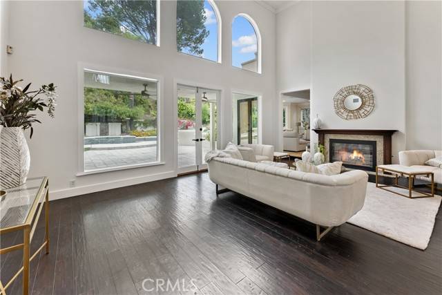 Calabasas, CA 91302,25605 Queenscliff Court