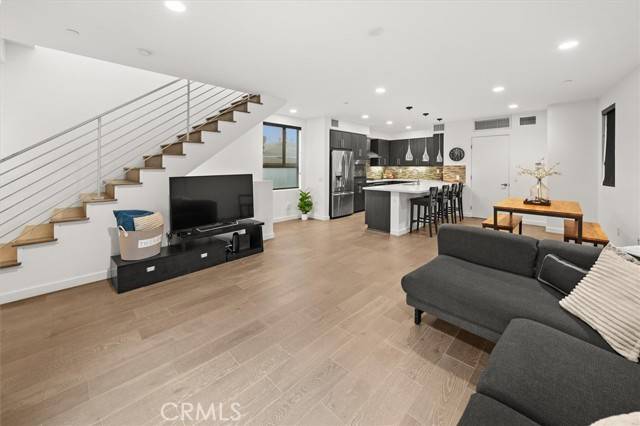 Los Angeles, CA 90068,1923 N Gower Street